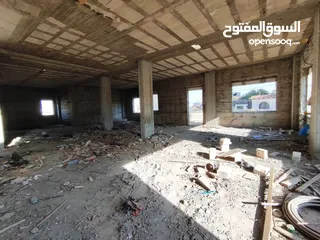  10 قطعه أرض عليها فيلا عظم للبيع في سطح مرحبا