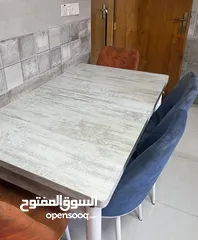  1 طاولة مع كراسي