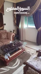  2 شقه مفروشه للايجار  غرفة نوم ماستر+غرفة نوم  شبابية+غرفة عربية+غرفة ضيوف+صالون+برنده ويوجد مصعد
