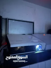  9 ثلث بروجكتورات فيهم مشكال