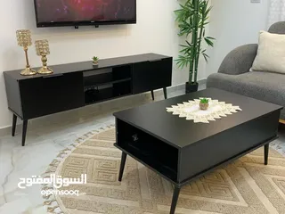  1 طقم مزنون بالوان جديده  مقاس  150 سم بعرض 30 سم ارتفاع 55  الطاوله 90 * 55 سم ارتفاع 45