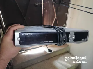  2 جهاز فيديو شريط صغير و رسيفر مع وصلاتهم شغالات