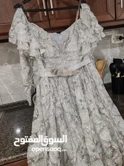  1 فستان سهرة بلمع لون فضي
