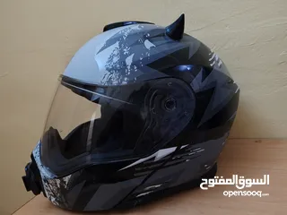  4 Only 3 moth using helmet