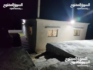  5 مزرعه مع بيت ريفي جاهز حديث مفروش جاهز يصلح مزرعه او سكن ريفي