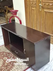  2 طاولة جانبيه للبيع بحالة جيده