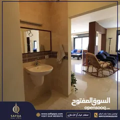  5 شقة للبيع في سردا مع ساحة خارجية بالقرب من قصر الضيافة