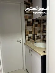  1 مكتبين جنب بعض 53 م و 61م