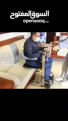  4 كرسي  و ونش "هايدروليك "لدخول الحمام و الحركة لكبار السن