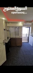  13 شقة مفروشه مساحات مختلفه عمارة عائليه منطقه حيويه على شارع البترا مباشره بجانب كافيه بلاك هاوس