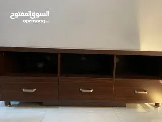  1 طاولة تلفزيون خشب من هوم سنتر