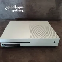  1 Xbox one s (مع يد (اقرأ الوصف