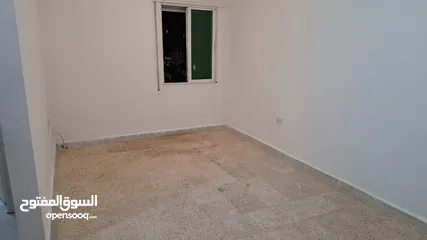  10 من المالك مباشره ، استوديوا غير مفروش ، قرب الخدمات ، بضاحية الياسمين ، شامل مُكيّف وغسالة