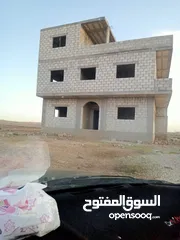  15 بيت عالعظم للـــــــــــبيــــــع:-  العنـــــــوان:- المفرق/ سما السرحان/الحي الجنوبي.   المنزل من