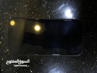  2 ايفون 11 للبيع بحالة ممتازه وكاله ولا شخط