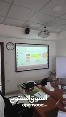  4 اثاث مدرسة ( لوح ذكي + بروجيكتور + ديسك قاعة صفية)