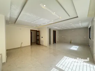  18 شقة مميزة طابق شبه ارضي مساحة 221م وخارجي 262م باجمل مناطق رجم عميش - طريق المطار