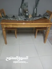  1 طاولة صفرا خشب زان بالكامل مع كرسيين