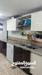  3 مطبخ خشب مستعمل تفصيل Glossy بحالة ممتازة