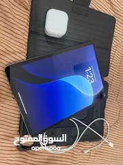  2 ايباد برو 11 انش 256 قيقا خط شريحة 4g مع الاغراض نظيف جدا موديل 2019