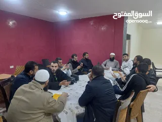  7 مطعم . شاورما . بروستد . زنجر . فروج . وسناكات  شغال 100%  للبيع أو للإيجار والضمان  بكامل المعدات..