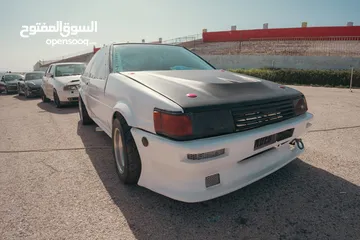  2 Toyota Corolla AE86 Levin 1984