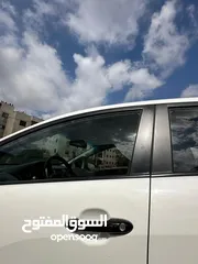  6 كيا برايد هاتش باك موديل 2014 فحص 4 جيد سعة الموتور 1600 سي سي الشكل رياضي لون ابيض سقف اسود