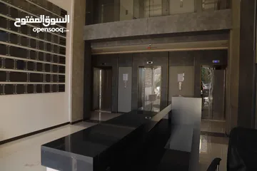 7 عياداة للايجار مقابل المركز العربي