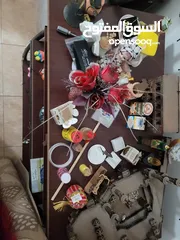  4 طاولة عرض للبيع