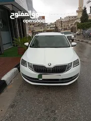  2 سكودا ستيشن  2018ترخيص 2017 قير اتوماتيك منور 2000 صالون جلد كريم  اضاءه داخليه فحص نخب
