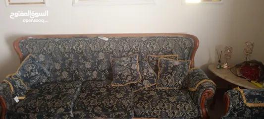  1 طقم كنب للبيع بحالة ممتازة جدا