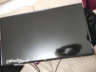  2 شاشه ال جي استعمال خفيف للبيع