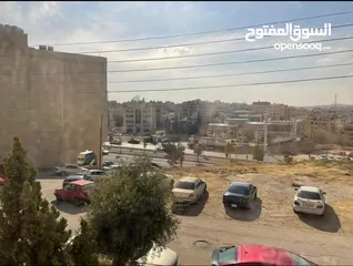  1 شقة واسعة للإيجار ذات اطلالة في شارع الجامعة
