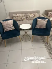  1 كرسيين مع طاولة جانبيه لون ابيضّ مع ذهبي Two chairs with side table