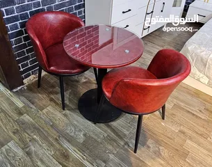  1 طاولة وسط مع كرسيتين  عرض عرض عرض لا تضيعوه من بين ايديكم اغتنموا الفرصة