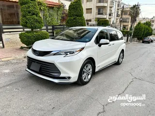  1 2021 Toyota Sienna Platinum Hybrid AWD