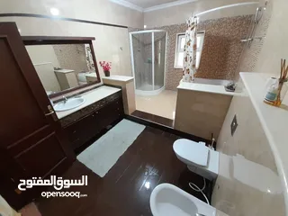  4 شقة طابقيه ( معلقه مستوى الشارع ) فارغة في دير غبار للبيع  ref : 14182