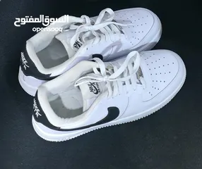  1 NIKE AIRFORCE 1 BLACK AND WHITE, REALLY GOOD CONDITION AND BARELY WORN