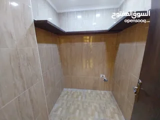  14 شقة غير مفروشة للإيجار ( Property 38570 ) سنوي فقط