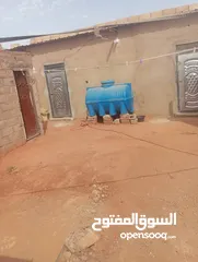  6 منزل في أم درمان الحاره 67 الأم مساحته 130 متر يفتح في ميدان فيهو سور خارجي متصل بالبيت 3 غرف وصالون