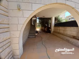  16 فيلا فارغة للإيجار اعلان رقم (V32)