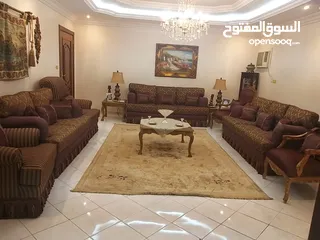  8 كنب بحالة ممتازة ونظيف جدا التواصل واتسا Sofa in excellent condition, very clean