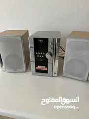  1 للبيع ستيريو نظام صوتي مشغل MP3 نوع Aiwa مع سماعتين سبيكر بحالة جيدة