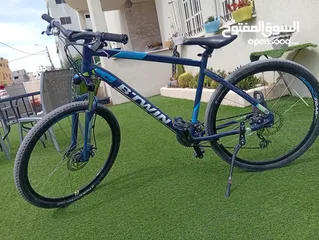  1 بسكليت المنيوم غيارات 8 شبه جديد بس بدو تغير عجل وراني