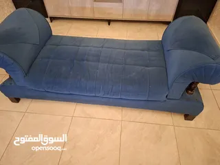  4 كنباية مقاس 170*100 تصميم مميز خشب زان بحالة جيدة للبيع بسعر مغري!