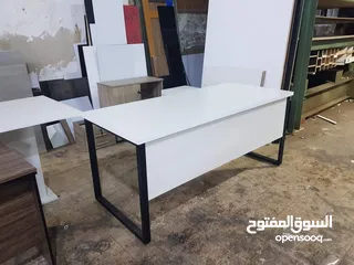  25 مكاتب مميزة  ارجل معدنية