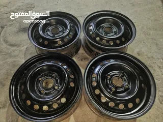  4 جنط بريوس سي قياس 15 وطقمين حديد قياس 13 للبيع او للبدل