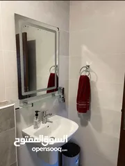  18 شقه فاخره للبيع من المالك مباشرة مفرشه فرش فاخر 280 متر عمر البناء سنتين
