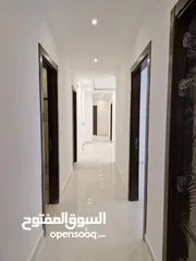  7 شقة طابق ارضي مميزة للبيع بمساحة 196 م بنظام شبه ڤيلا ،ثلاث مداخل مع ترسات واسعة وتشطيبات راقية .