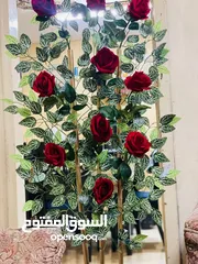  3 أشجار زينه ورد صناعي   متوفر لون احمر فقط  شغل بيتي مرتب بزبط داخلي و خارجي للمنزل وللغرف و للمداخل